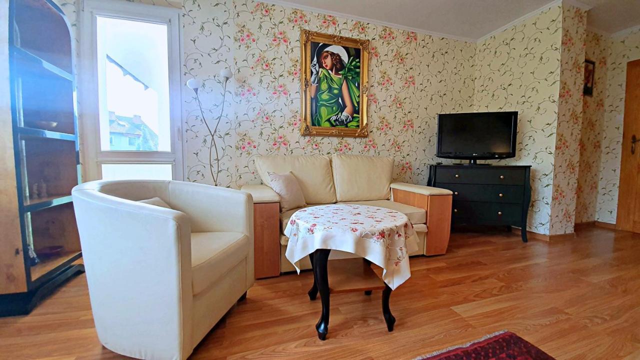 Pensjonat Nostalgia Kolobrzeg Ngoại thất bức ảnh